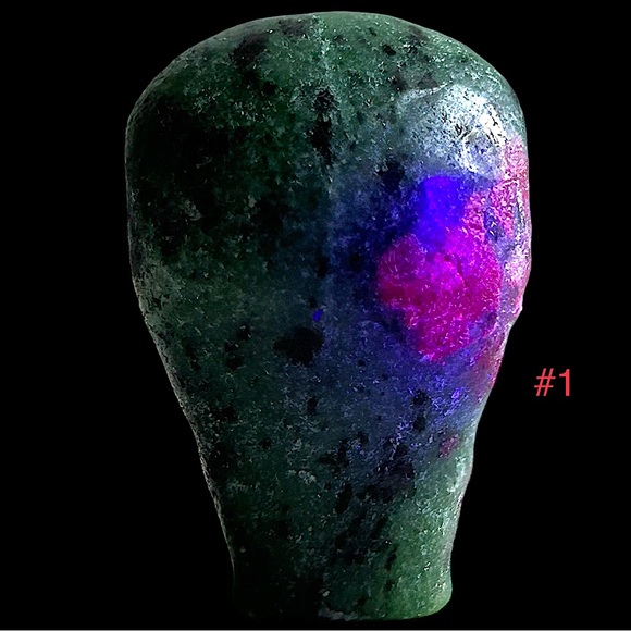 Ruby Zoisite Alien Head Carvings - Picture 12 of 17